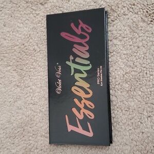 Violet Voss Essentials palette